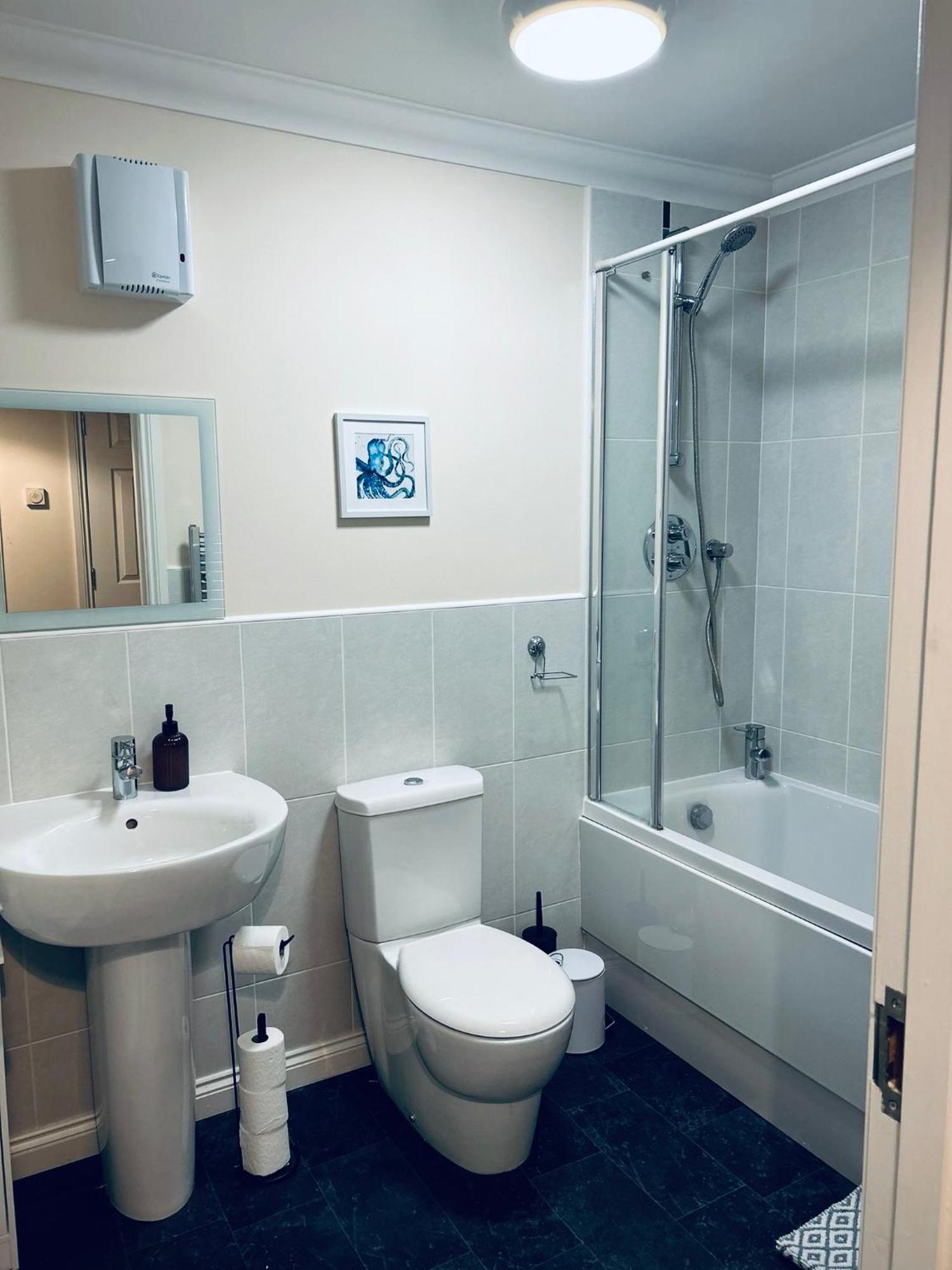 Central Cosy Riverview Apartment 2 Bed, 2 Bath, Free Parking / Wifi إينفيرنيس المظهر الخارجي الصورة