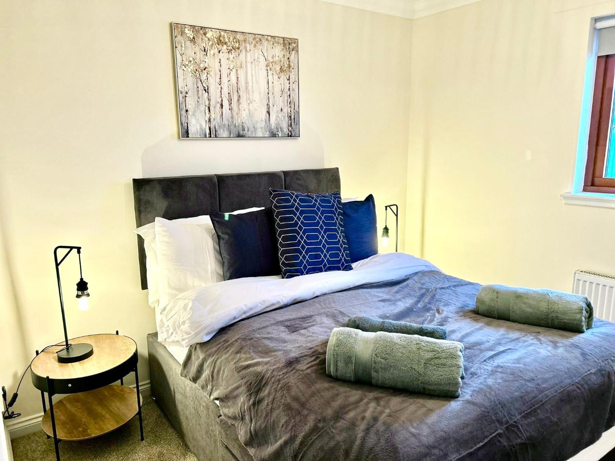 Central Cosy Riverview Apartment 2 Bed, 2 Bath, Free Parking / Wifi إينفيرنيس المظهر الخارجي الصورة