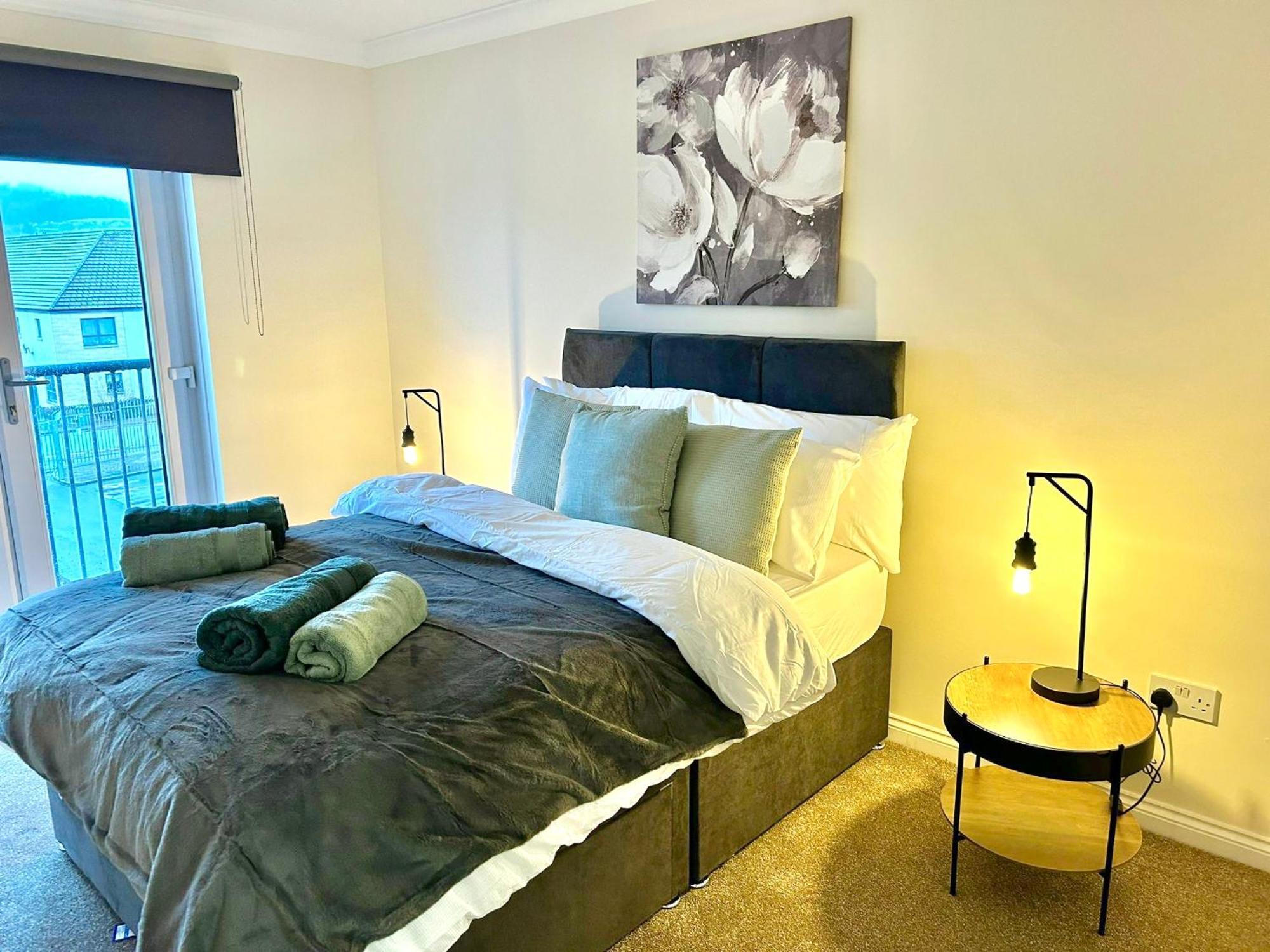 Central Cosy Riverview Apartment 2 Bed, 2 Bath, Free Parking / Wifi إينفيرنيس المظهر الخارجي الصورة