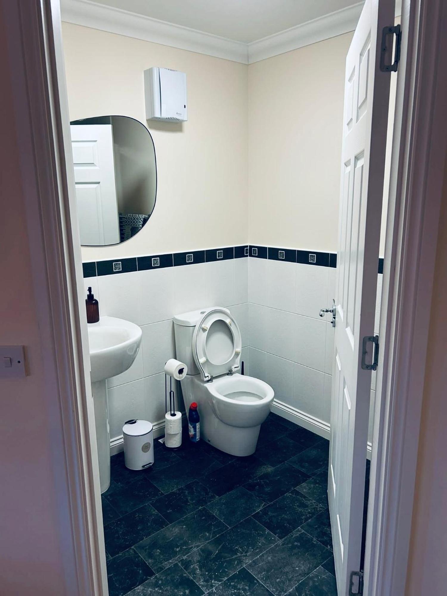 Central Cosy Riverview Apartment 2 Bed, 2 Bath, Free Parking / Wifi إينفيرنيس المظهر الخارجي الصورة